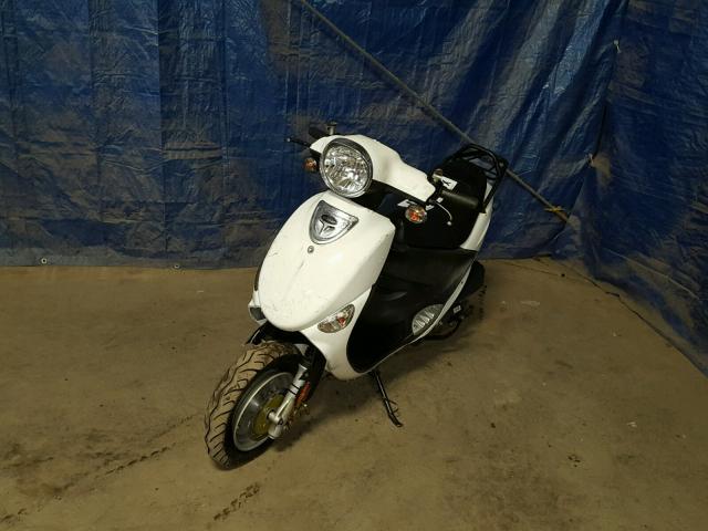 RFVPAC205D1014119 - 2013 GENUINE SCOOTER CO. BUDDY 125 WHITE photo 2