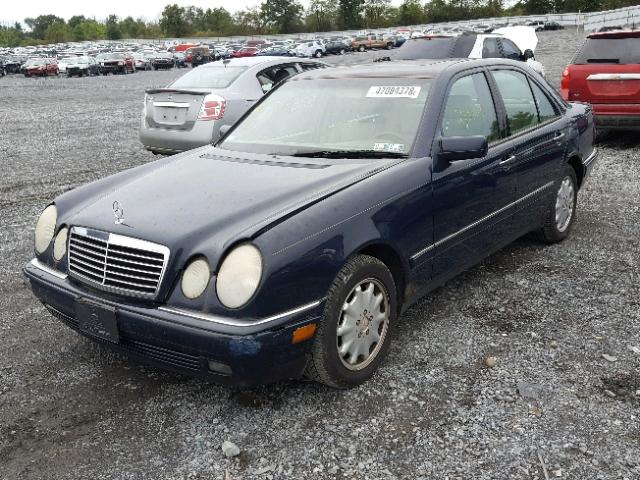 WDBJF65F7WA669659 - 1998 MERCEDES-BENZ E 320 BLUE photo 2