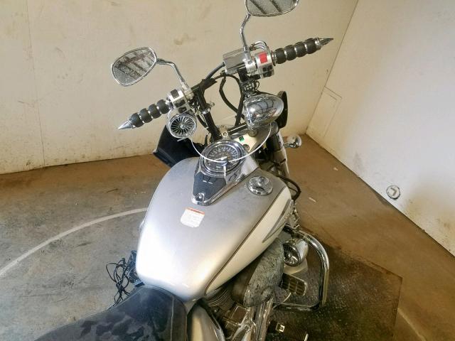 JS1VS54A842101002 - 2004 SUZUKI VL800 WHITE photo 5