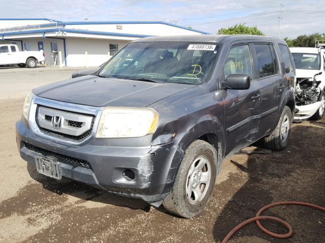 5FNYF3H27AB012075 - 2010 HONDA PILOT LX GRAY photo 2