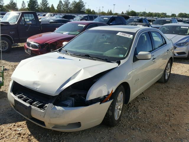 3MEHM07Z18R633905 - 2008 MERCURY MILAN WHITE photo 2