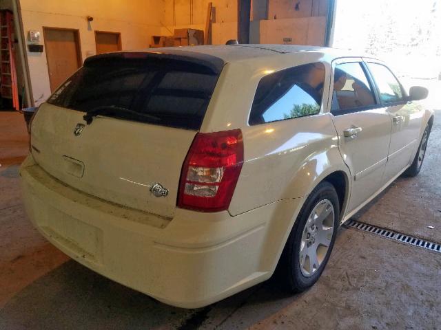 2D8FV48T75H654595 - 2005 DODGE MAGNUM SE WHITE photo 4