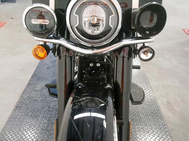 1HD1YAJ67KB034898 - 2019 HARLEY-DAVIDSON FLHC  BLACK photo 10