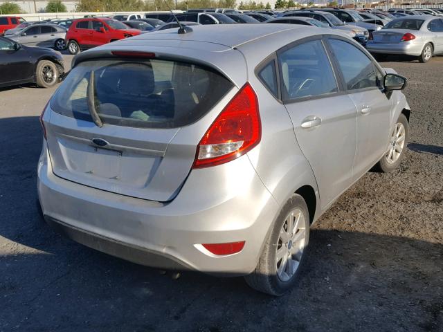 3FADP4EJ1CM114621 - 2012 FORD FIESTA SE GRAY photo 4