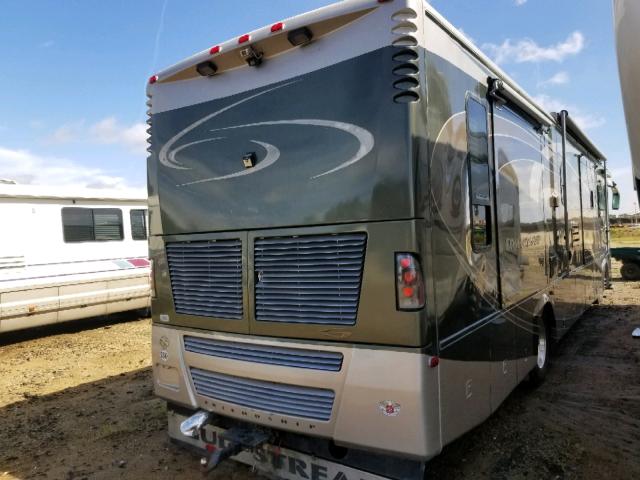 4UZAAHAK93CM15929 - 2003 FREIGHTLINER  CHASSIS B BROWN photo 4