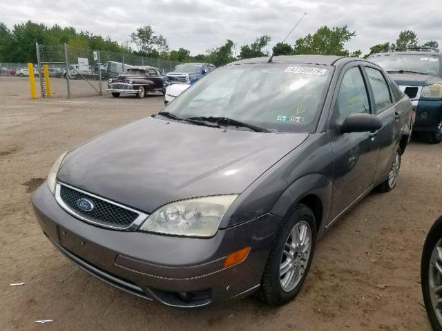 1FAHP34N87W233966 - 2007 FORD FOCUS ZX4 GRAY photo 2