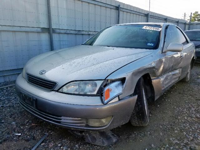 JT8BF28G5W5024261 - 1998 LEXUS ES 300 SILVER photo 2