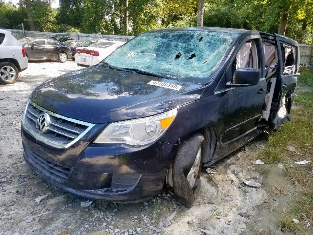 2V4RW3D11AR168785 - 2010 VOLKSWAGEN ROUTAN SE BLACK photo 2