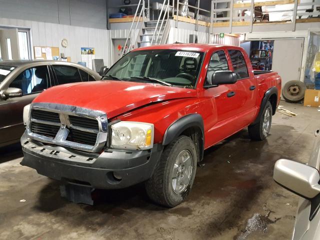 1D7HW48NX5S273408 - 2005 DODGE DAKOTA QUA RED photo 2