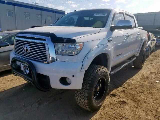 5TFHY5F13CX264303 - 2012 TOYOTA TUNDRA CRE WHITE photo 2