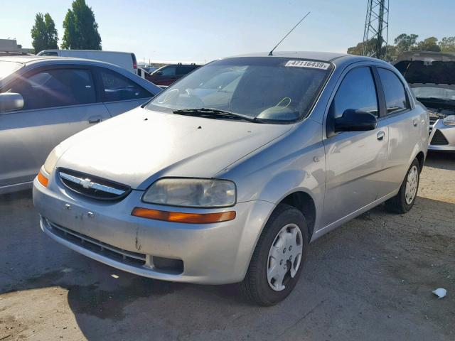 KL1TD52625B332329 - 2005 CHEVROLET AVEO BASE Күміс фото 2