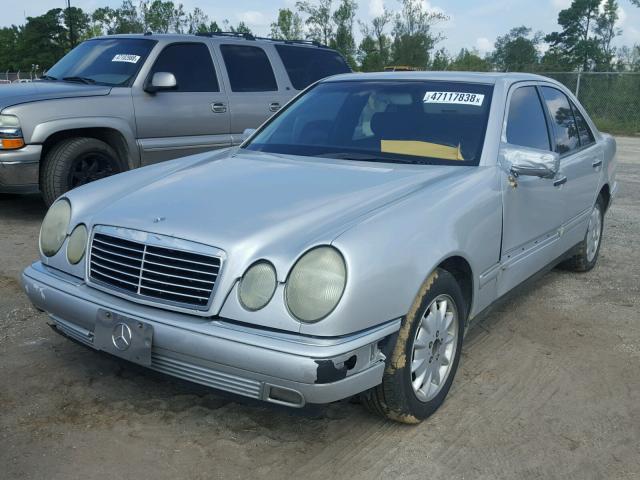 WDBJF65H2XA946897 - 1999 MERCEDES-BENZ E 320 GRAY photo 2