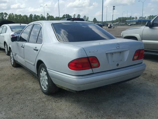 WDBJF65H2XA946897 - 1999 MERCEDES-BENZ E 320 GRAY photo 3