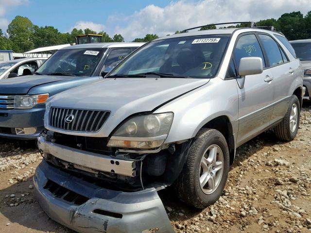 JT6GF10U8X0034582 - 1999 LEXUS RX 300 SILVER photo 2