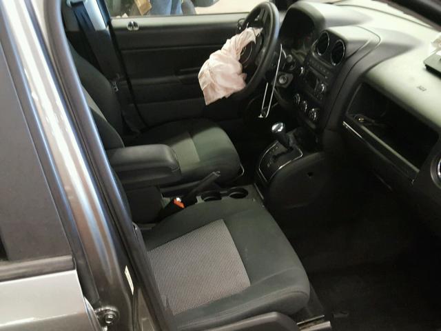 1C4NJDBB5DD165209 - 2013 JEEP COMPASS SP ნაცრისფერი ფოტო 5