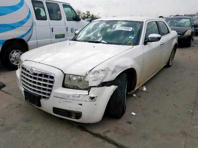 2C3CA4CD1AH101422 - 2010 CHRYSLER 300 TOURIN WHITE photo 2