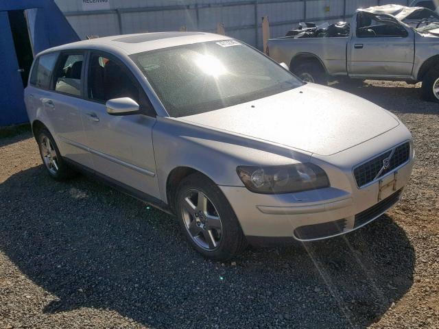 YV1MJ682552072776 - 2005 VOLVO V50 T5 SILVER photo 1