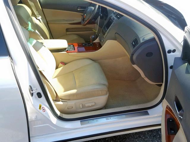 JTHBC96S775004779 - 2007 LEXUS GS 450H WHITE photo 5