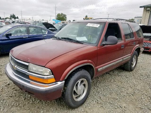 1GNDT13W2W2225684 - 1998 CHEVROLET BLAZER BURGUNDY photo 2