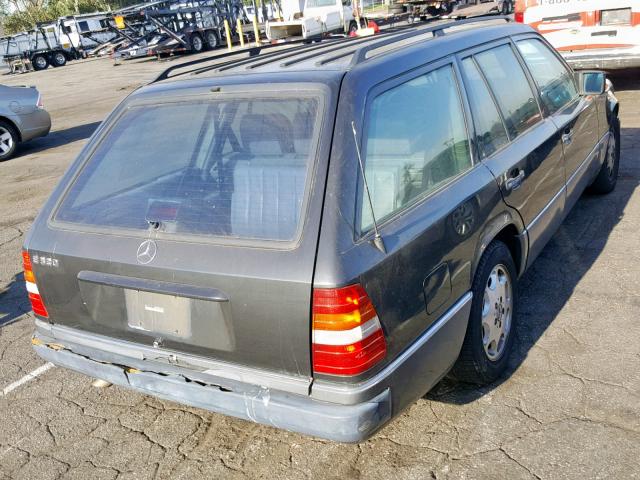 WDBEA92E1SF342149 - 1995 MERCEDES-BENZ E 320 GRAY photo 4