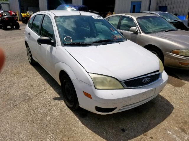 3FAFP37N15R128561 - 2005 FORD FOCUS ZX5 WHITE photo 1