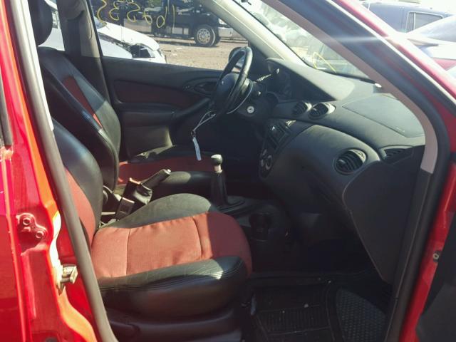 3FAHP37593R143654 - 2003 FORD FOCUS ZX5 RED photo 5