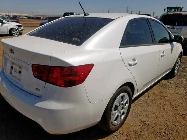 KNAFU4A2XB5423919 - 2011 KIA FORTE EX WHITE photo 4