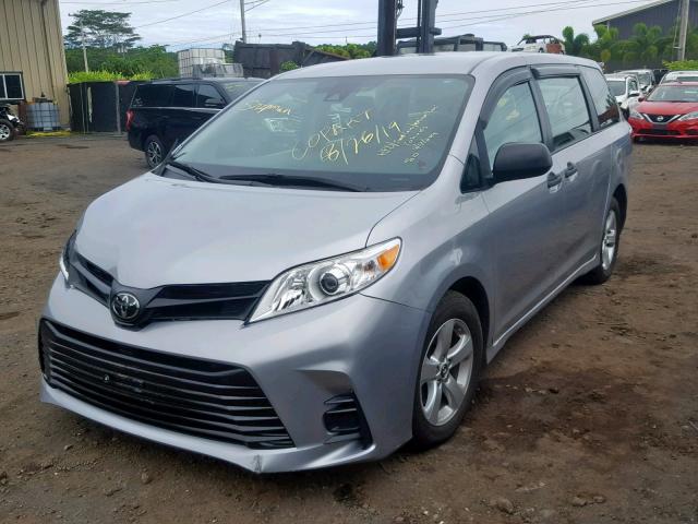 5TDZZ3DC8JS898929 - 2018 TOYOTA SIENNA L SILVER photo 2