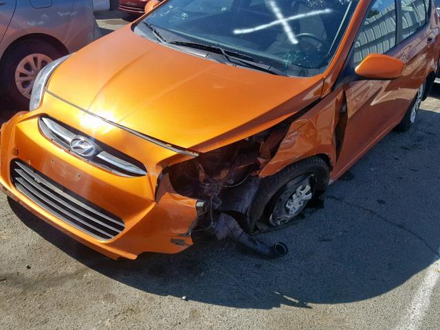 KMHCT5AE9HU300440 - 2017 HYUNDAI ACCENT SE ORANGE photo 9