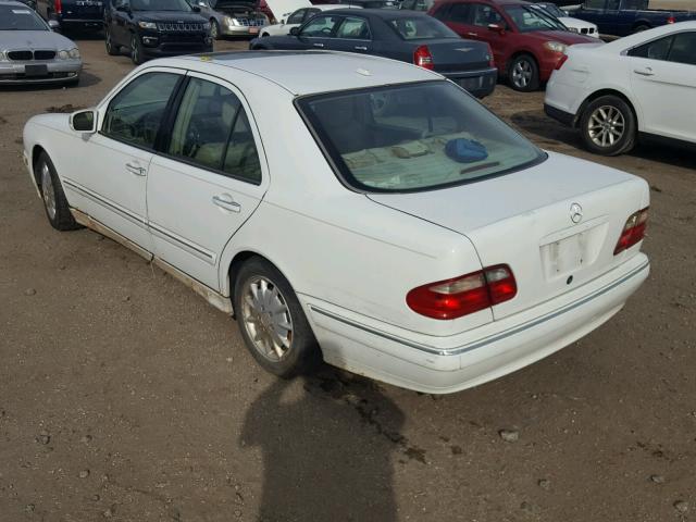 WDBJF65J81B224001 - 2001 MERCEDES-BENZ E 320 WHITE photo 3