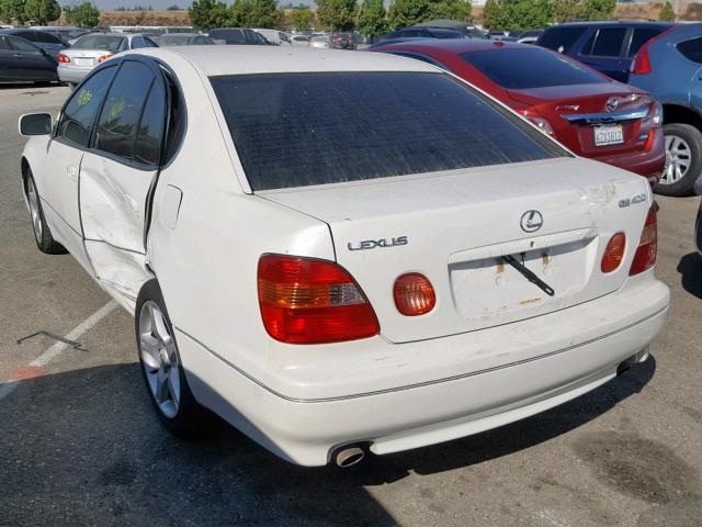 JT8BH68X2W0011725 - 1998 LEXUS GS 400 WHITE photo 3