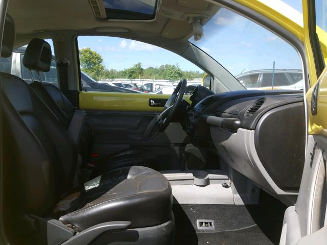 3VWCA21C1YM403067 - 2000 VOLKSWAGEN NEW BEETLE YELLOW photo 5