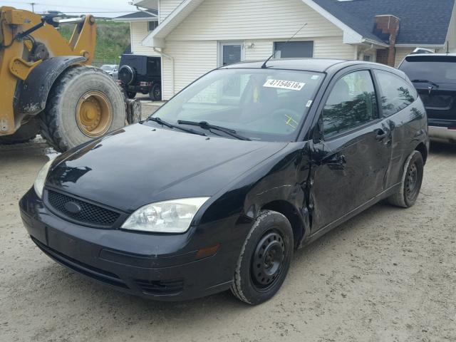 3FAFP31N15R134062 - 2005 FORD FOCUS ZX3 BLACK photo 2