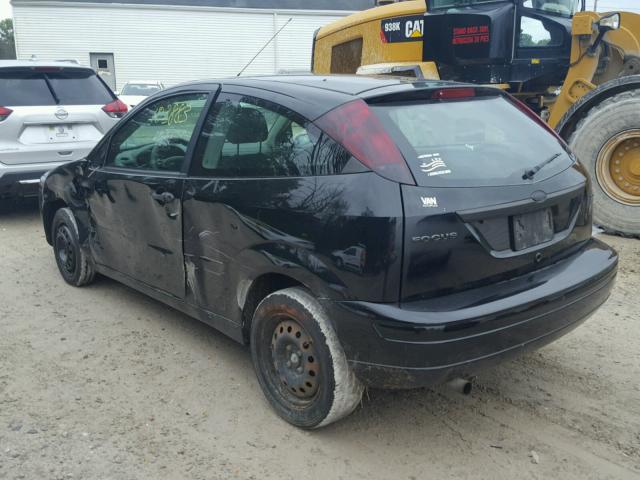 3FAFP31N15R134062 - 2005 FORD FOCUS ZX3 BLACK photo 3