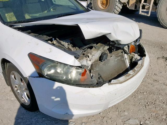 1HGCP26459A017514 - 2009 HONDA ACCORD LXP WHITE photo 9