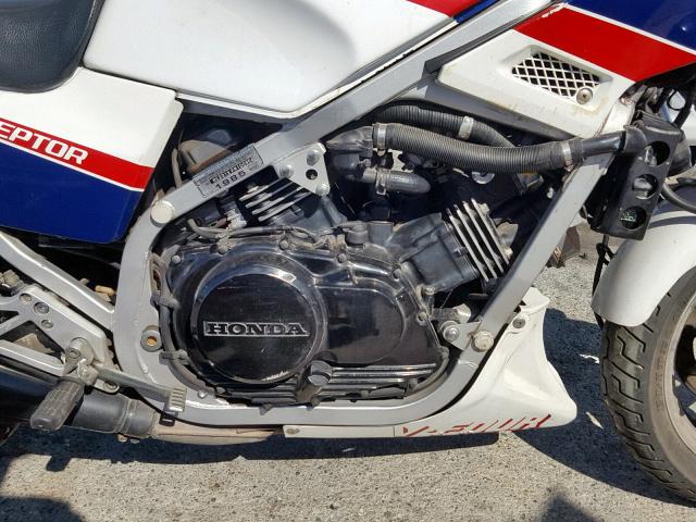 JH2RC231XFM100954 - 1985 HONDA VF700 F TWO TONE photo 9