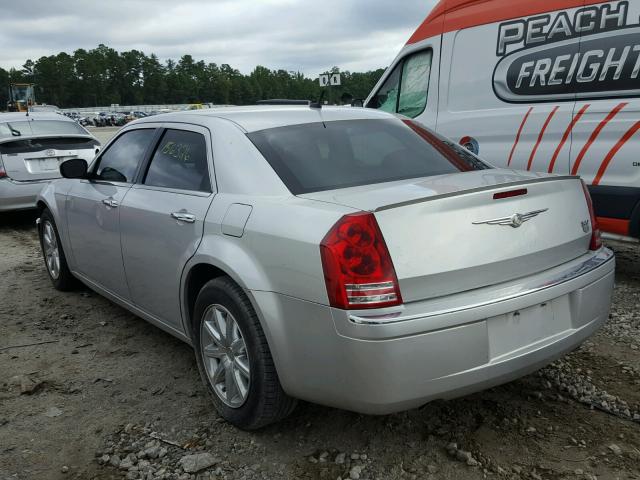 2C3KA63H58H229392 - 2008 CHRYSLER 300C SILVER photo 3