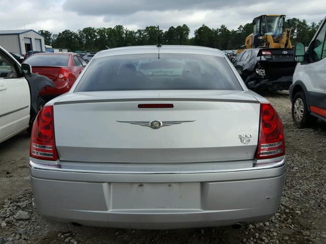 2C3KA63H58H229392 - 2008 CHRYSLER 300C SILVER photo 9