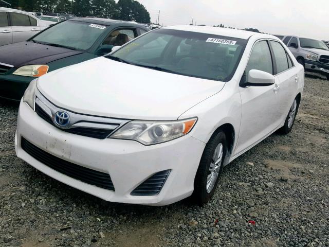 4T1BD1FK8DU091699 - 2013 TOYOTA CAMRY HYBR WHITE photo 2