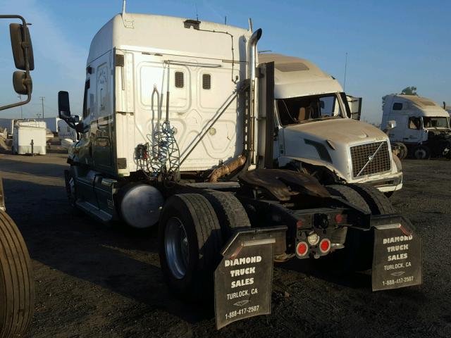 1FUBGKBG1BLBB6875 - 2011 FREIGHTLINER CASCADIA 1 TWO TONE photo 3