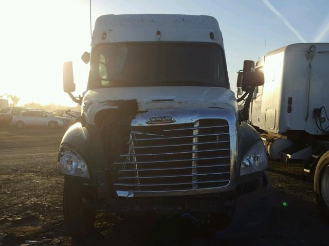 1FUBGKBG1BLBB6875 - 2011 FREIGHTLINER CASCADIA 1 TWO TONE photo 9