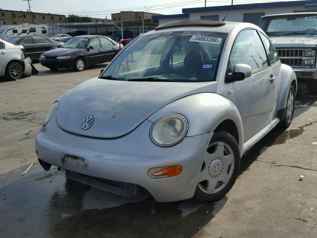 3VWDC21C81M439472 - 2001 VOLKSWAGEN NEW BEETLE ვერცხლისფერი ფოტო 2