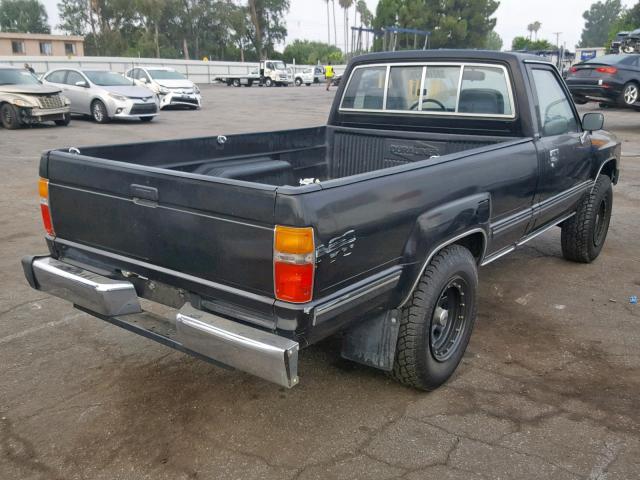 JT4RN55S1G0170281 - 1986 TOYOTA PICKUP 1/2 BLACK photo 4