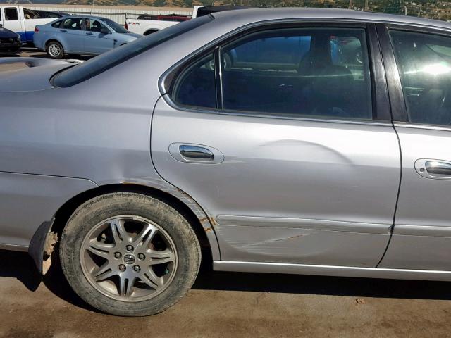 19UUA5666YA005413 - 2000 ACURA 3.2TL SILVER photo 9