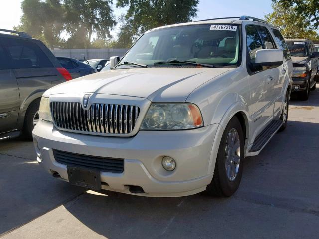 5LMFU28R14LJ41654 - 2004 LINCOLN NAVIGATOR CREAM photo 2