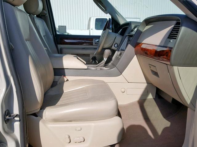 5LMFU28R14LJ41654 - 2004 LINCOLN NAVIGATOR CREAM photo 5