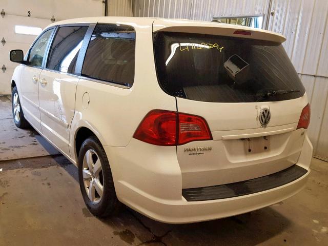 2V4RW3D18AR209316 - 2010 VOLKSWAGEN ROUTAN SE WHITE photo 3