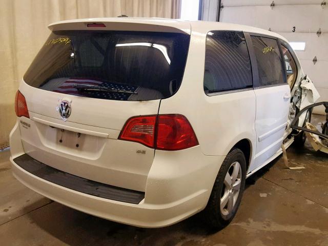 2V4RW3D18AR209316 - 2010 VOLKSWAGEN ROUTAN SE WHITE photo 4