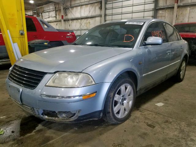 WVWRH63BX2P030102 - 2002 VOLKSWAGEN PASSAT GLX BLUE photo 2