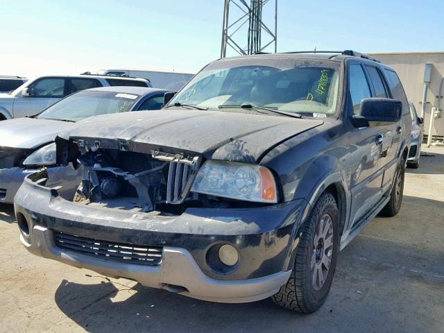 5LMFU28R24LJ01728 - 2004 LINCOLN NAVIGATOR BLACK photo 2